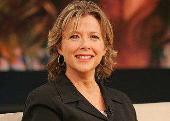 ANNETTE BENING HONORED WITH ARTPIECE BY DAVID LEASER